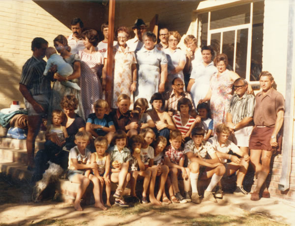 Amajuba: AGTER Staande van links na regs: Cor DU PLESSIS; Liezl DU PLESSIS(Baba); Anita SWANEPOEL; Jan DU PLESSIS; Yvonne DELPORT; Corne DU PLESSIS; Sannatjie SANDOW; Cor DU PLESSIS; Miemie DU PLESSIS; Willie DU PLESSIS; Helene STEYN; Paul JOUBERT; Elsie DU PLESSIS; Elsie SANDOW; John SANDOW; Nick JANSE VAN RENSBURG MIDDEL Sittende van links na regs: Henno DU PLESSIS; Therina HOUGH; Willem DU PLESSIS; Gerhard DU PLESSIS; Marinda SANDOW; Yvette DU PLESSIS; Loutjie JOUBERT; Zhandre DU PLESSIS; Linda JANSE VAN RENSBURG; VOOR Sittende van links na regs: Renier JANSE VAN RENSBURG; Ewan DU PLESSIS; Sandra SANDOW; Mari JOUBERT; Chantal DU PLESSIS; Nelius Du Plessis; Loutjie JOUBERT; Fred SANDOW; Jan JANSE VAN RENSBURG; Amajuba: AGTER Staande van links na regs: Cor DU PLESSIS; Liezl DU PLESSIS(Baba); Anita SWANEPOEL; Jan DU PLESSIS; Yvonne DELPORT; Corne DU PLESSIS; Sannatjie SANDOW; Cor DU PLESSIS; Miemie DU PLESSIS; Willie DU PLESSIS; Helene STEYN; Paul JOUBERT; Elsie DU PLESSIS; Elsie SANDOW; John SANDOW; Nick JANSE VAN RENSBURG MIDDEL Sittende van links na regs: Henno DU PLESSIS; Therina HOUGH; Willem DU PLESSIS; Gerhard DU PLESSIS; Marinda SANDOW; Yvette DU PLESSIS; Loutjie JOUBERT; Zhandre DU PLESSIS; Linda JANSE VAN RENSBURG; VOOR Sittende van links na regs: Renier JANSE VAN RENSBURG; Ewan DU PLESSIS; Sandra SANDOW; Mari JOUBERT; Chantal DU PLESSIS; Nelius Du Plessis; Loutjie JOUBERT; Fred SANDOW; Jan JANSE VAN RENSBURG;